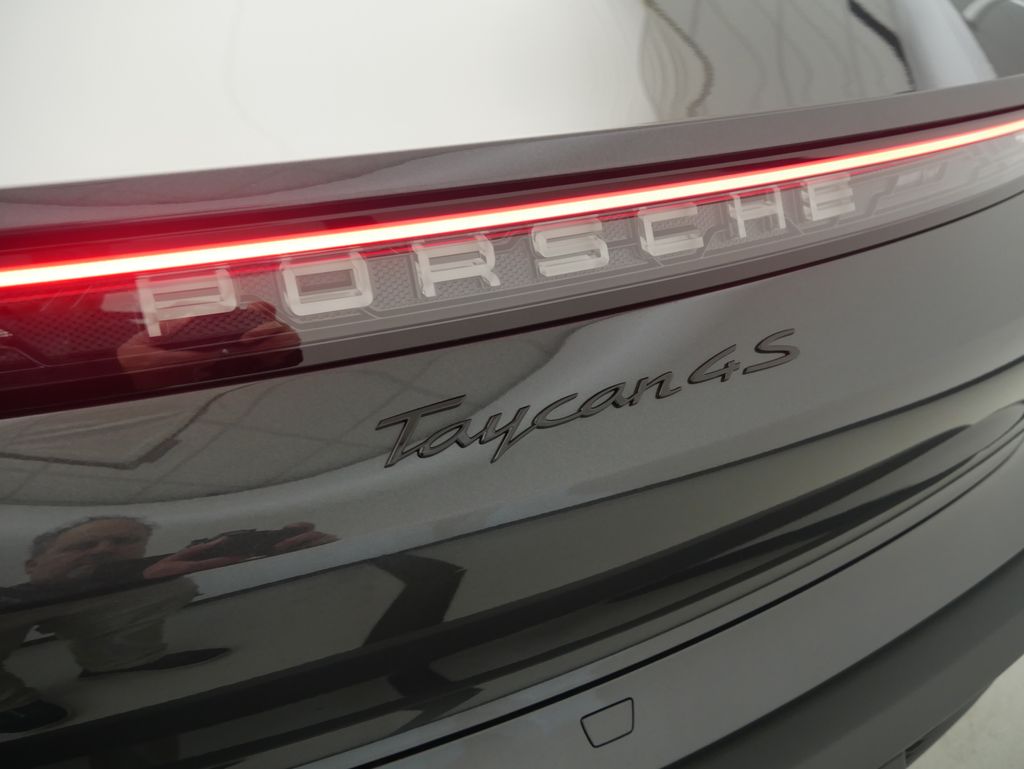 Thumbnail: 2026 Porsche Taycan - 11