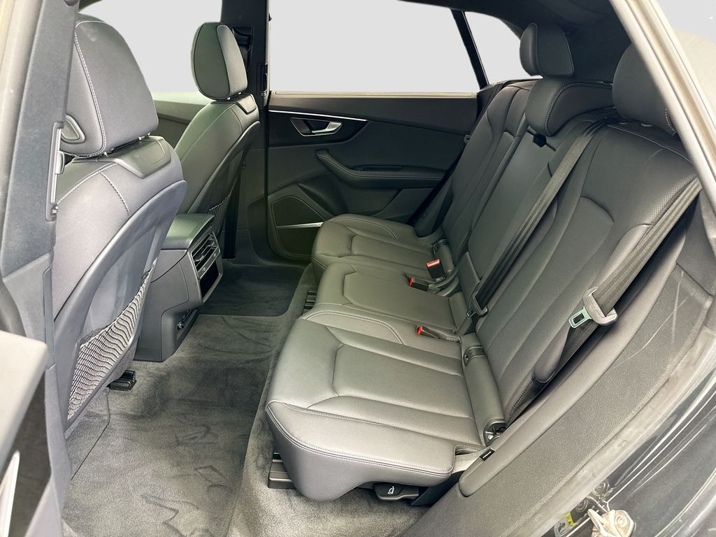 Thumbnail: 2025 Audi Q8 - 20