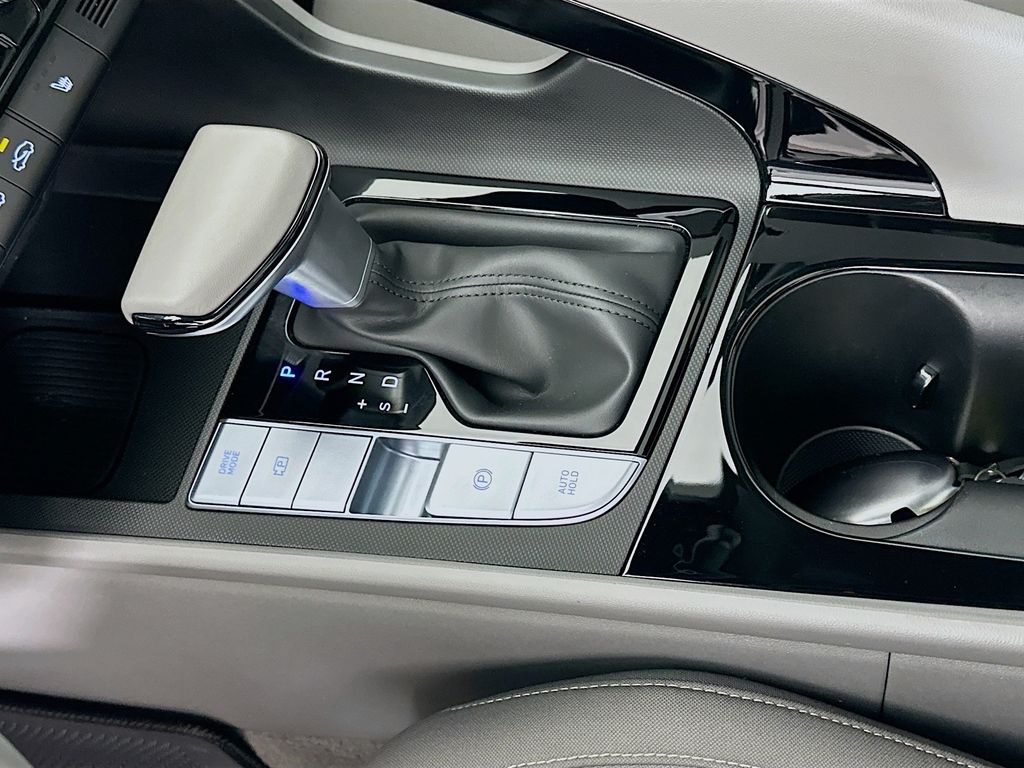 Thumbnail: 2025 Hyundai Elantra - 17