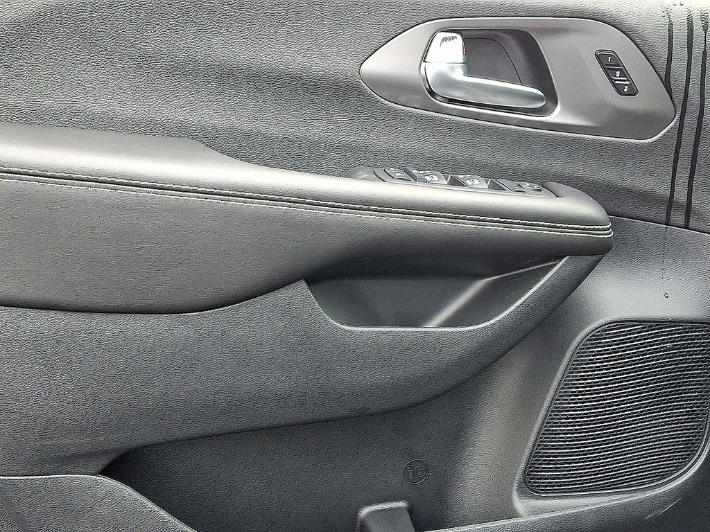 New 2026 Chrysler Pacifica Van
