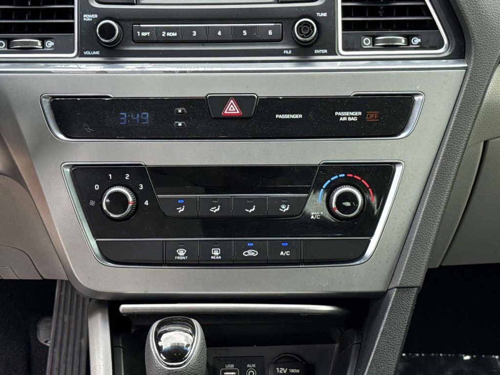 Used 2015 Silver Hyundai SE image 20