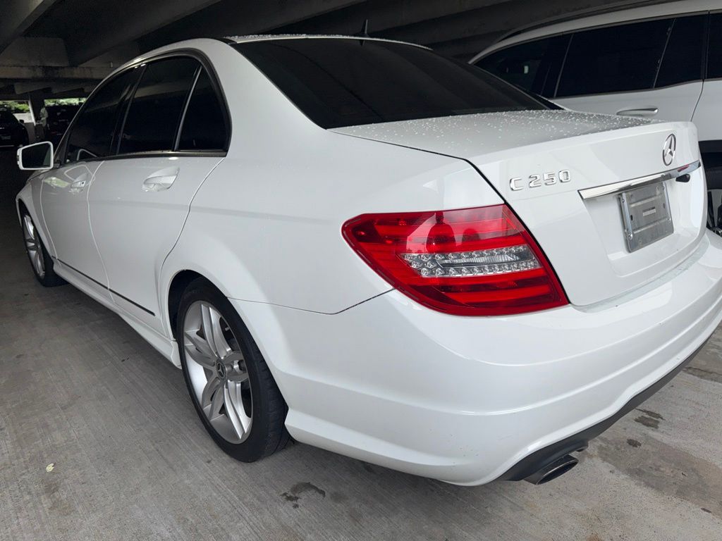 Thumbnail: 2014 Mercedes-Benz C-Class - 4