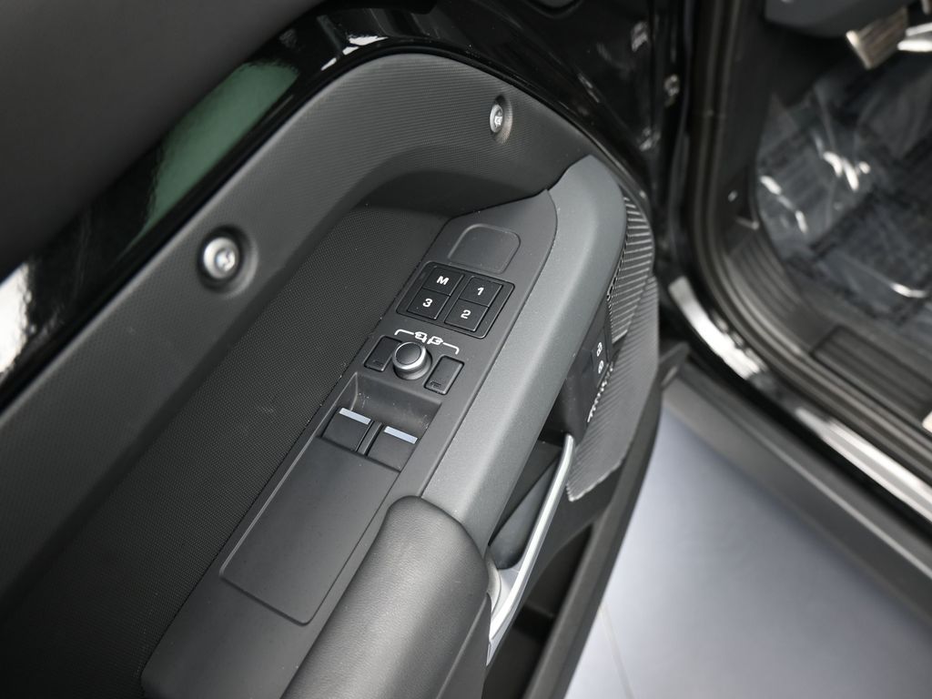 Used 2023 Black Land Rover X image 14