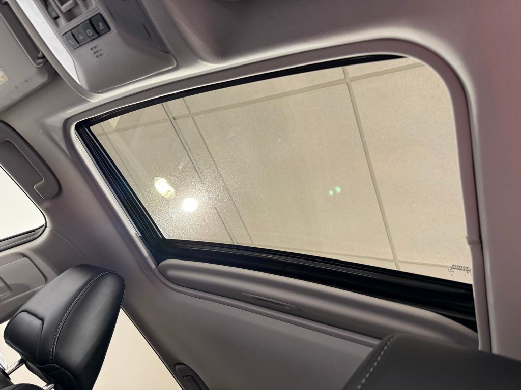 Thumbnail: 2019 Toyota RAV4 - 18