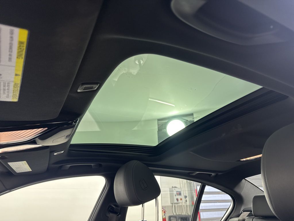 Thumbnail: 2023 BMW 5 Series - 24