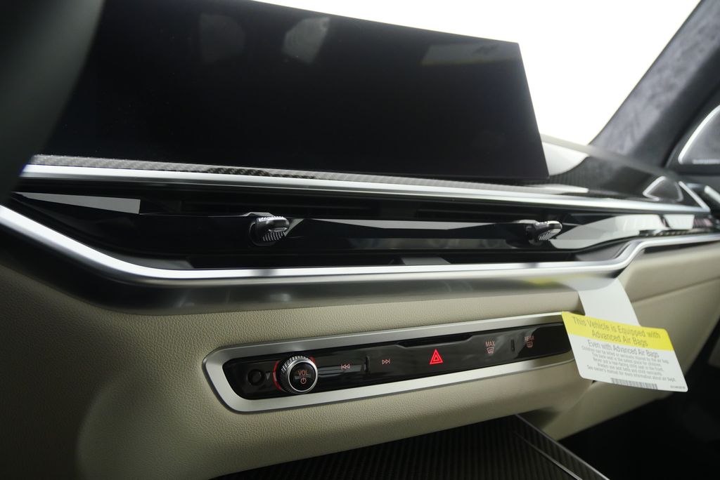 Thumbnail: 2026 BMW X7 - 27