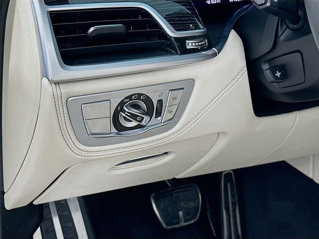 Thumbnail: 2020 BMW 7 Series - 10