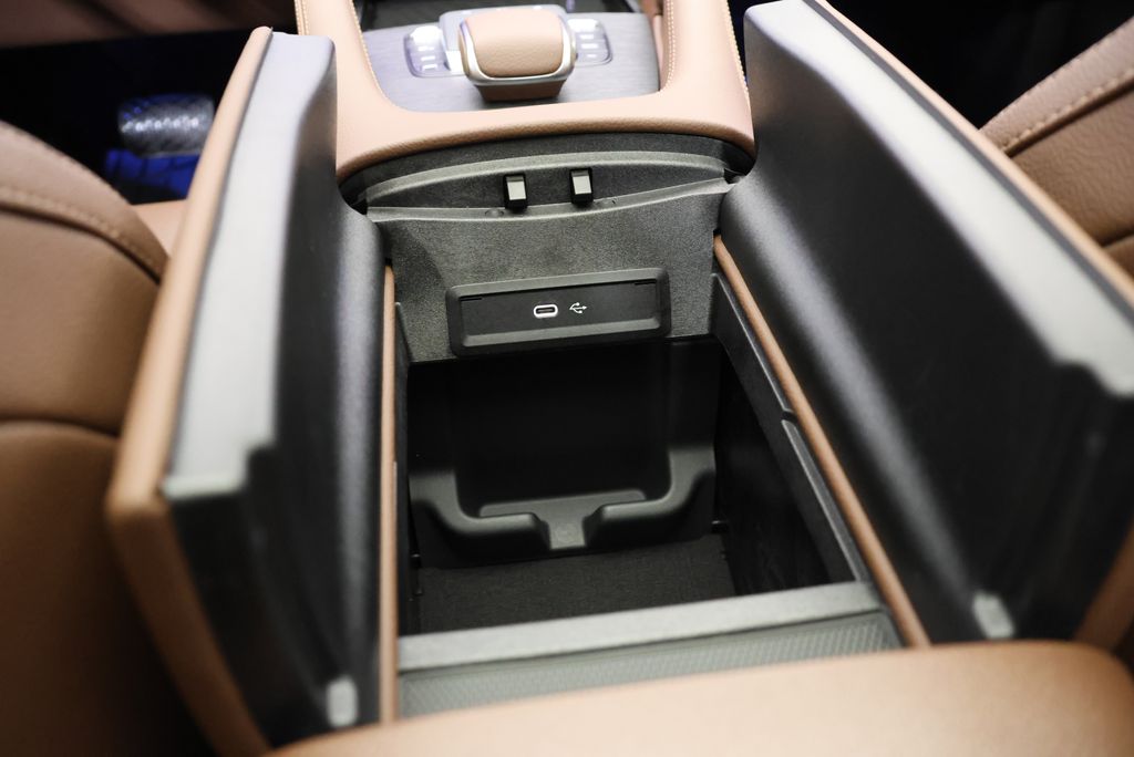 Thumbnail: 2026 Mercedes-Benz GLE - 30