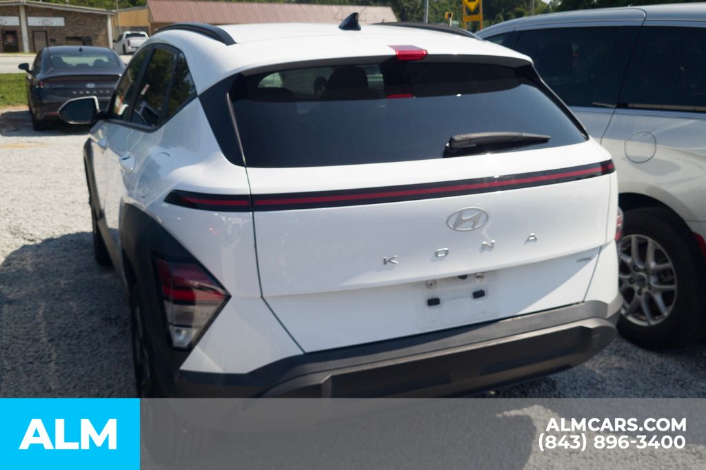 Used 2025 White Hyundai SEL image 5