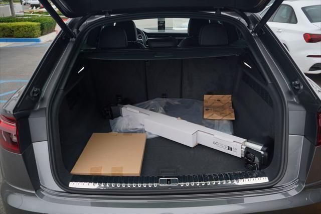 Thumbnail: 2025 Audi Q8 - 11