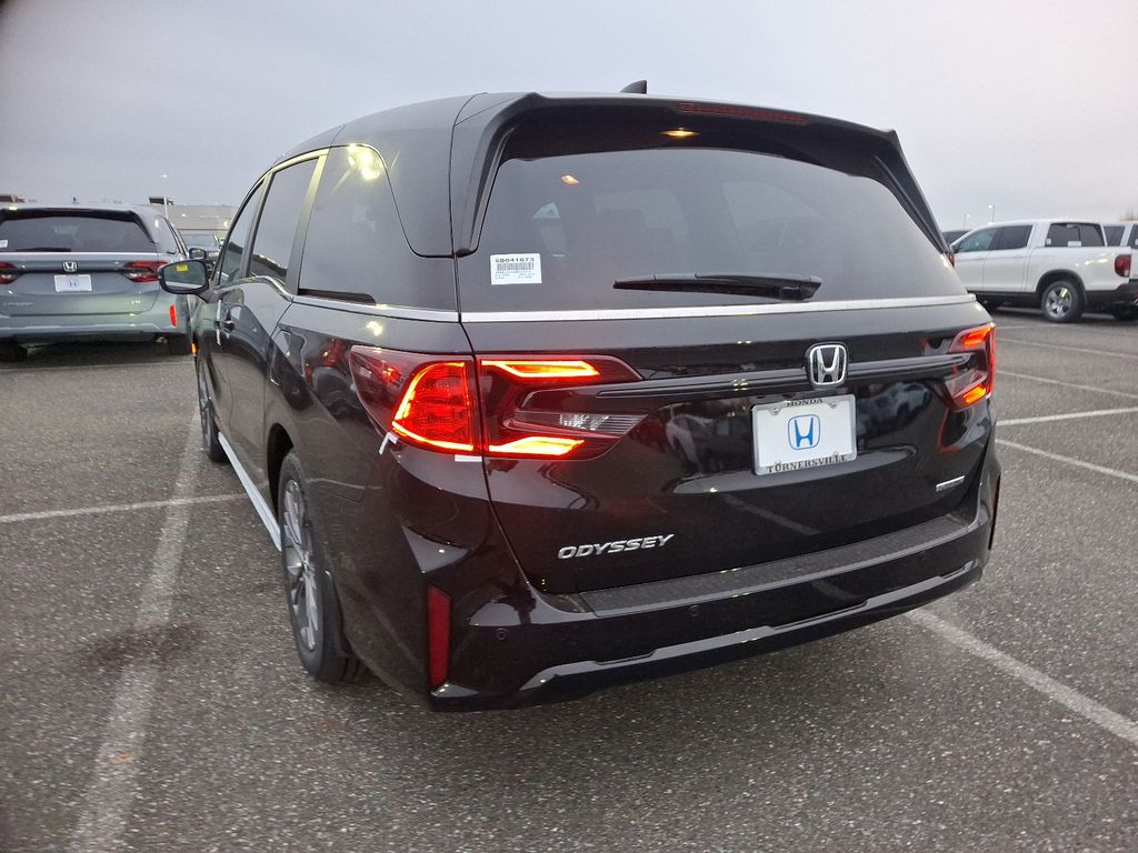 2025 Honda Odyssey Touring 3