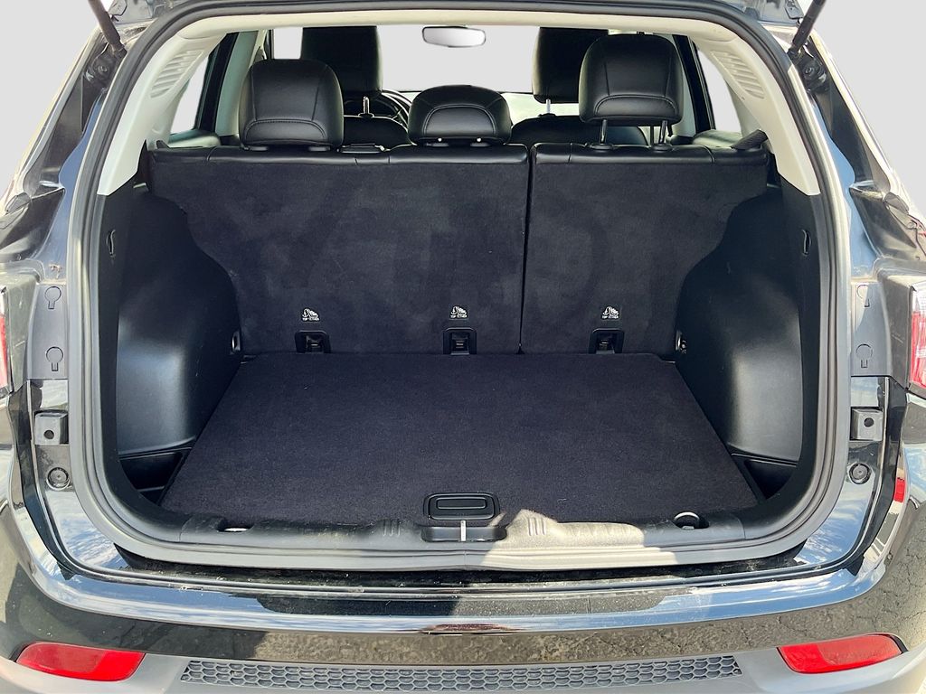 Used 2020 Black Jeep Latitude image 23