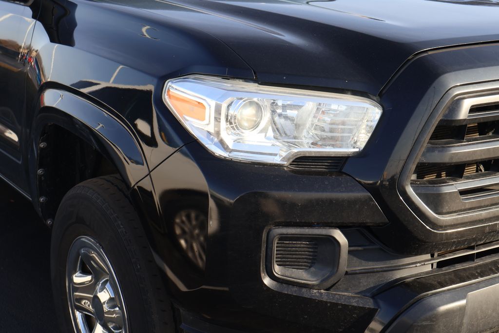 Thumbnail: 2016 Toyota Tacoma - 4