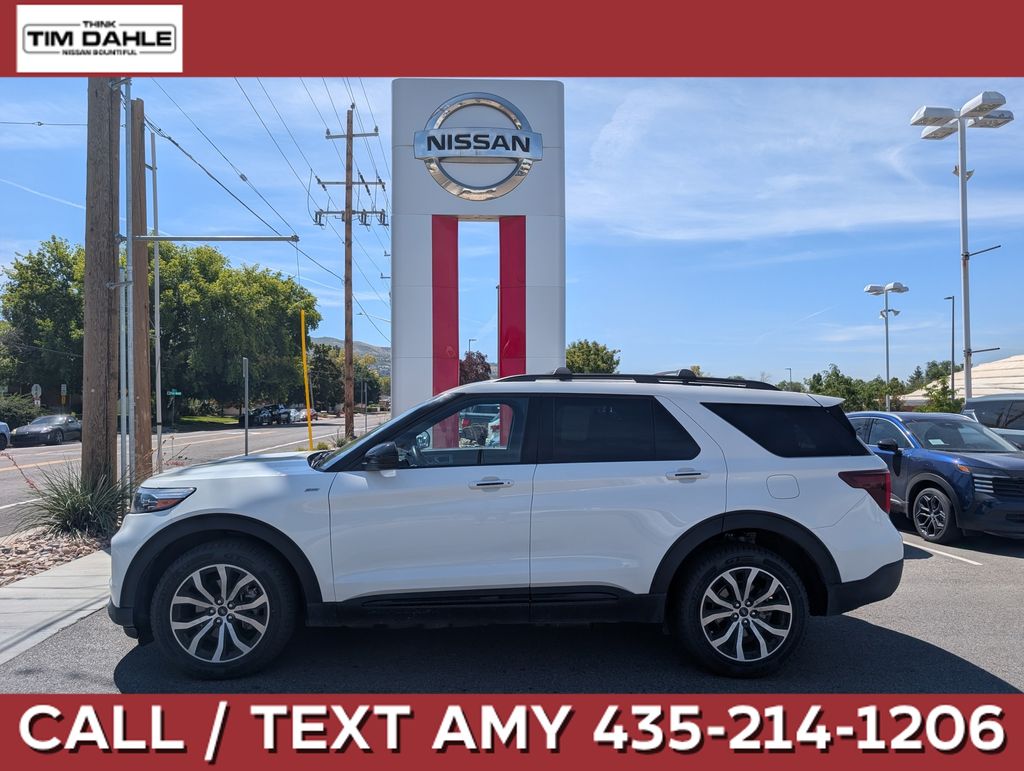 White 2024 Ford Explorer SUV / Crossover All-Wheel Drive Automatic