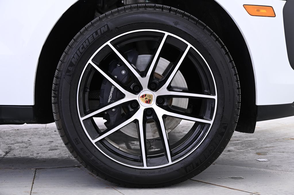 Thumbnail: 2024 Porsche Macan - 18
