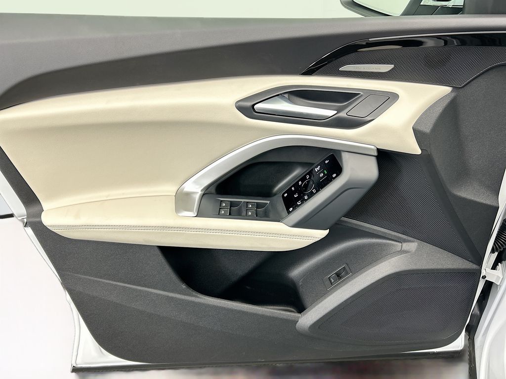 Thumbnail: 2025 Audi Q5 - 24