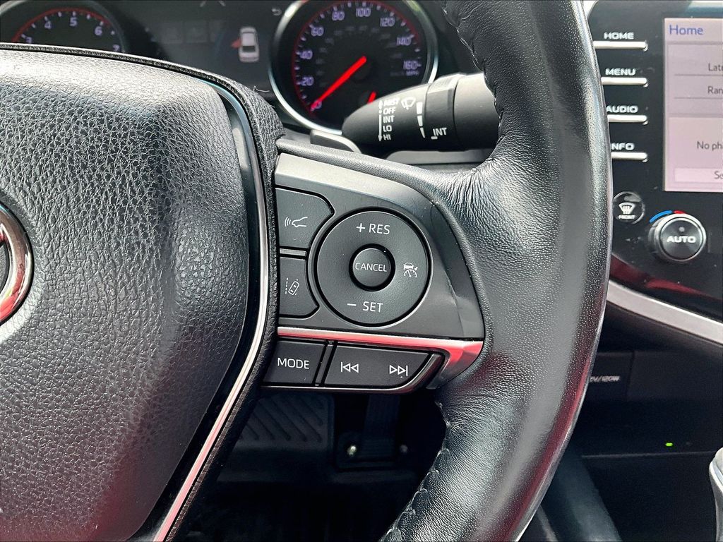 2018 Toyota Camry — photo 24