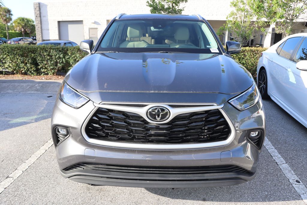 Thumbnail: 2023 Toyota Highlander - 5