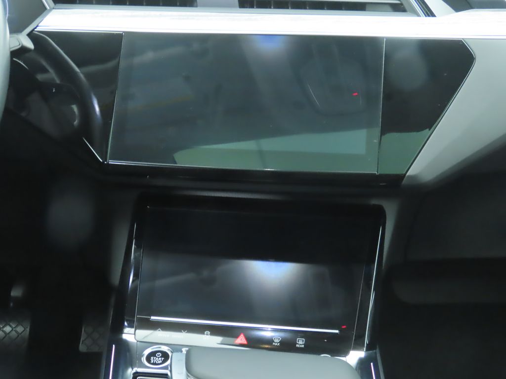 2022 Audi e-tron S Prestige 14