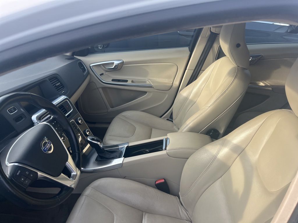 Thumbnail: 2015 Volvo V60 - 4