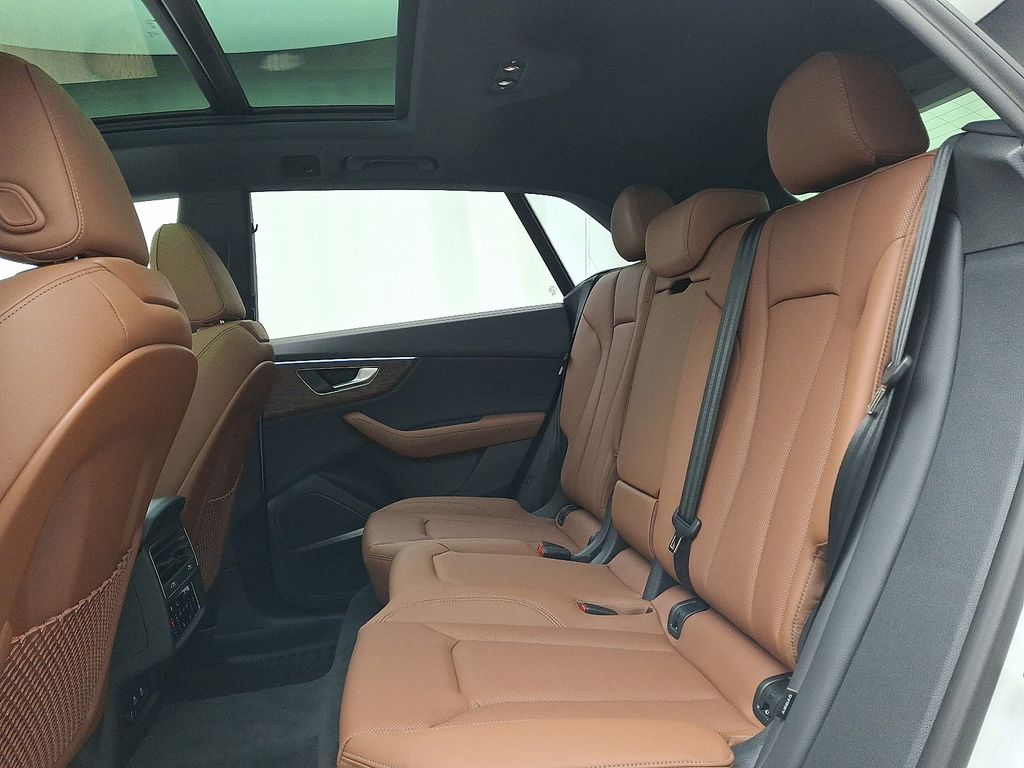 Thumbnail: 2026 Audi Q8 - 6