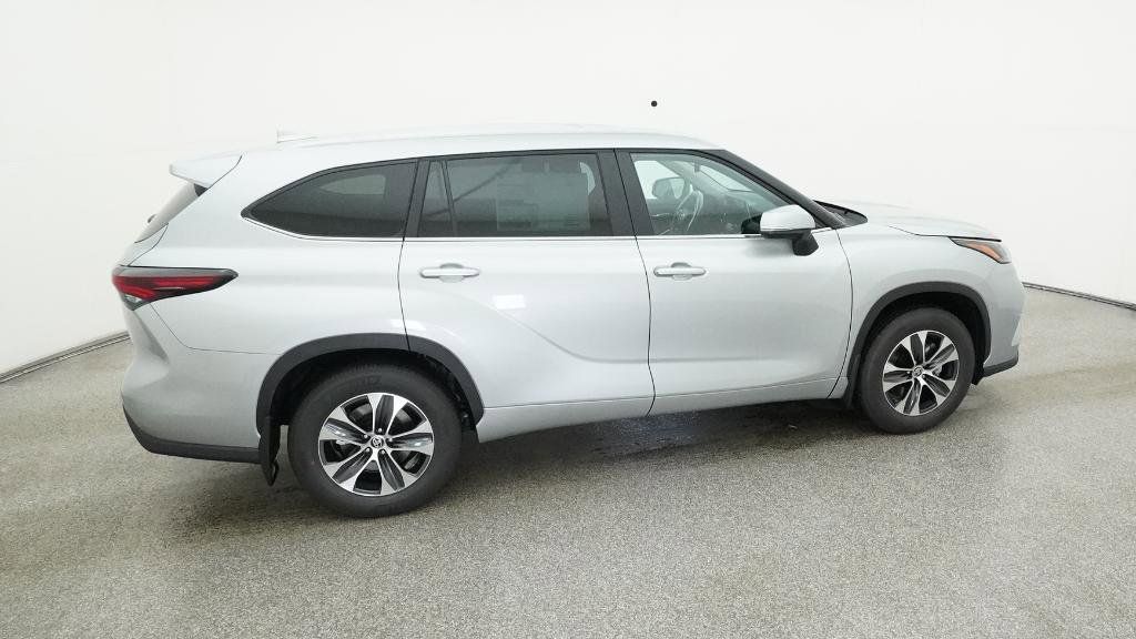 Thumbnail: 2025 Toyota Highlander - 14