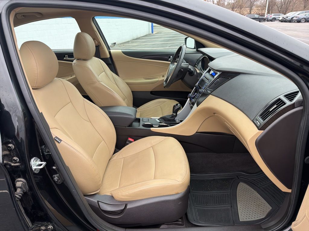 Thumbnail: 2013 Hyundai Sonata - 25