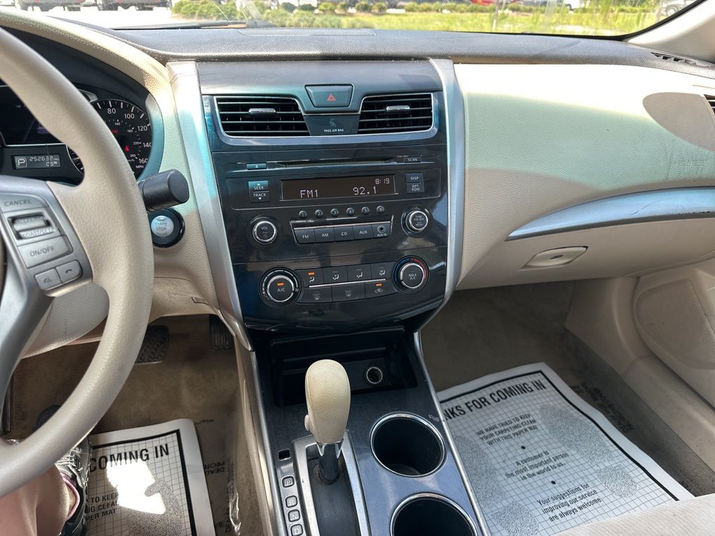 2013 Cayenne Red Metallic Nissan Altima 2.5 S FWD Sedan