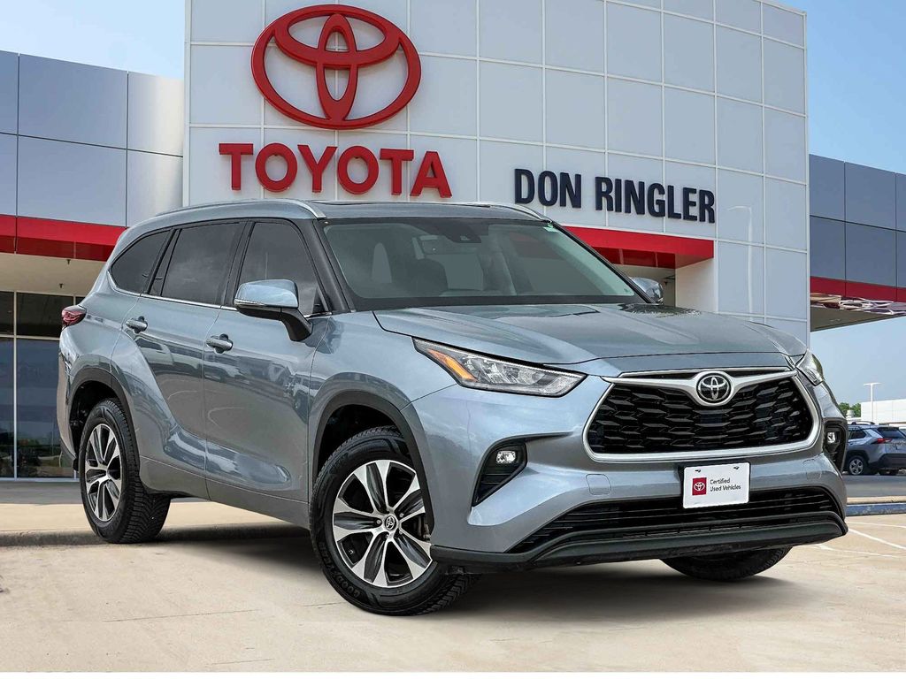 Moon Dust 2020 Toyota Highlander XLE FWD SUV / Crossover Front-Wheel Drive 8-Speed Automatic