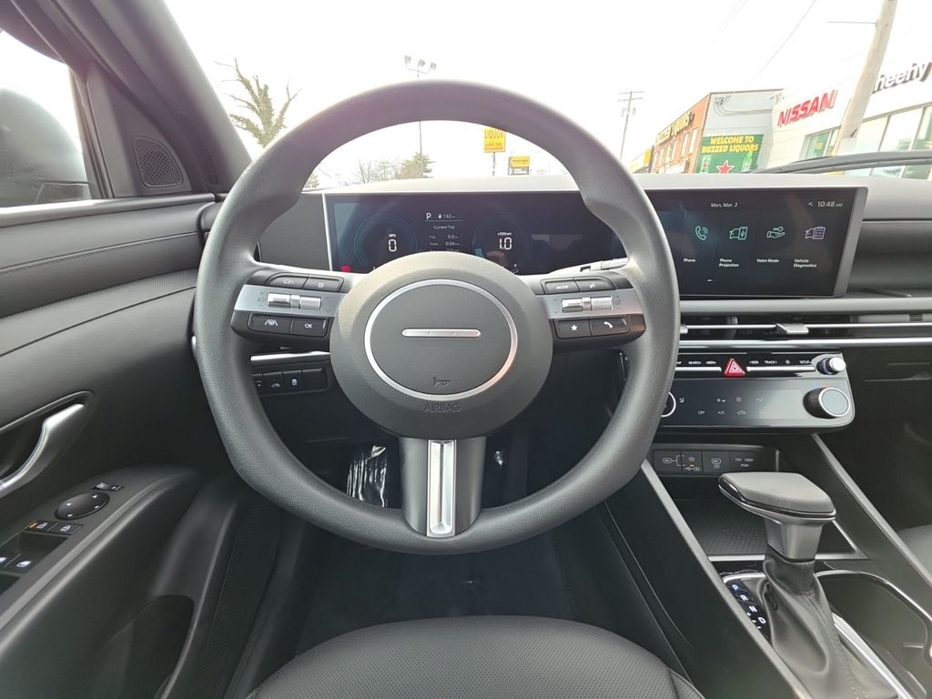 Used 2025 Green Hyundai SEL image 17