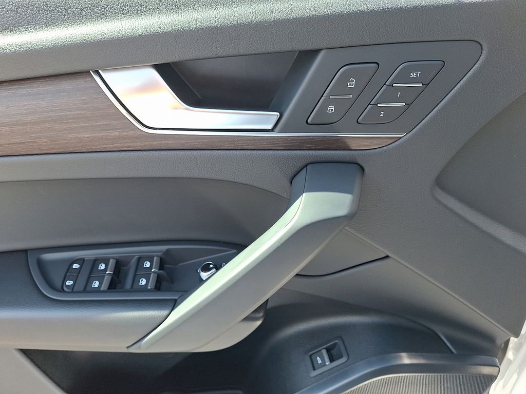 Thumbnail: 2025 Audi Q5 - 12