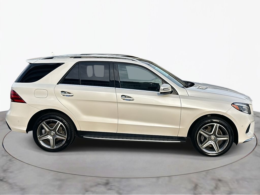 Thumbnail: 2016 Mercedes-Benz GLE - 8