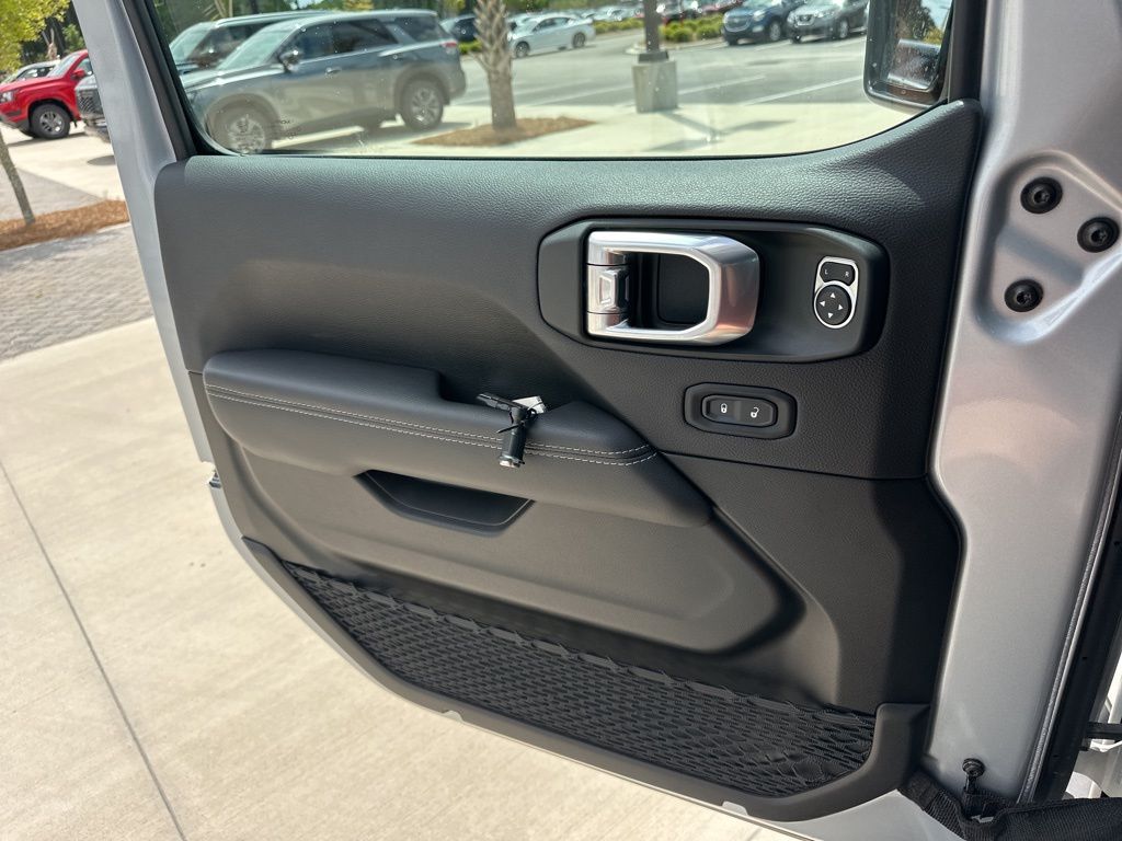2023 Silver Zynith Clearcoat Jeep Wrangler Sahara 4X4 SUV