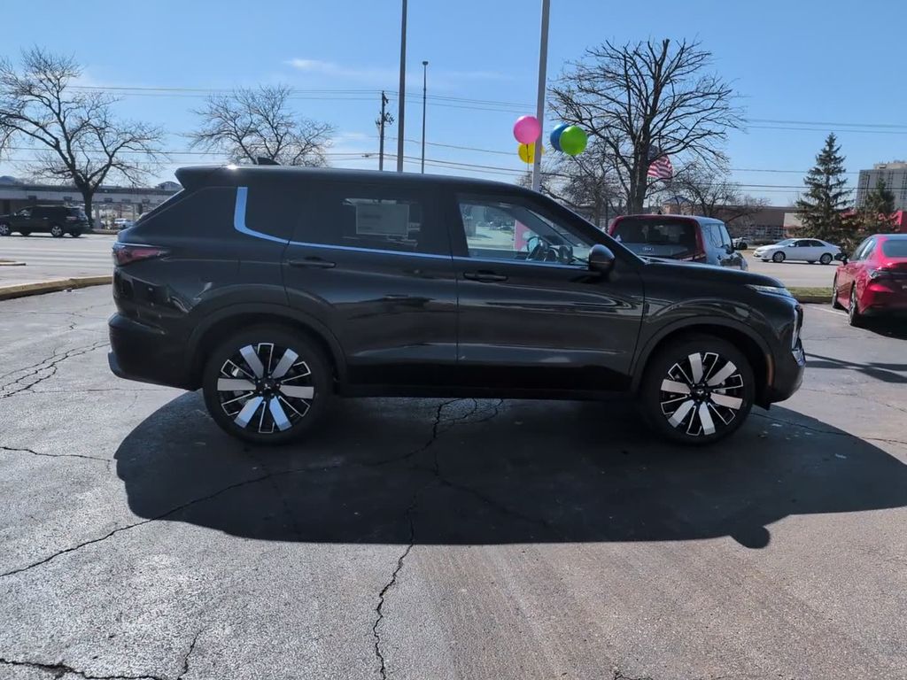 New 2026 Black Mitsubishi SE image 5