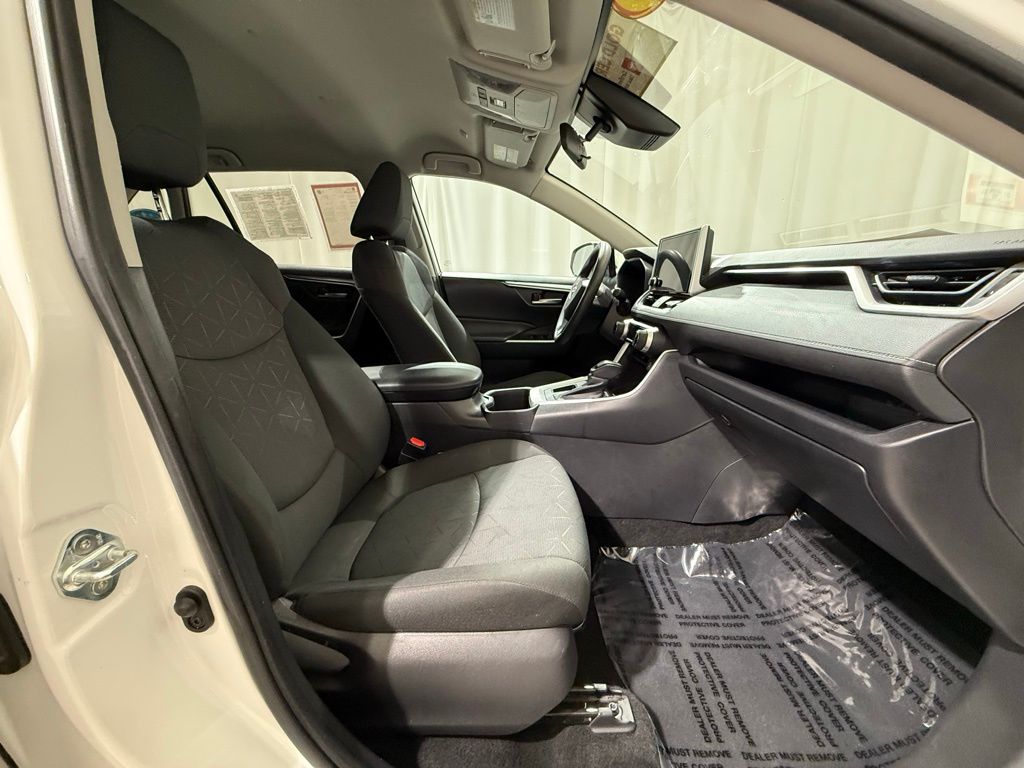 Thumbnail: 2024 Toyota RAV4 - 21