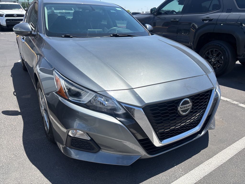 Thumbnail: 2019 Nissan Altima - 3