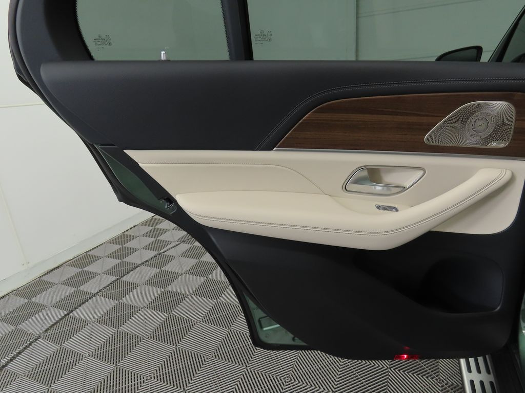 Thumbnail: 2026 Mercedes-Benz GLE - 26