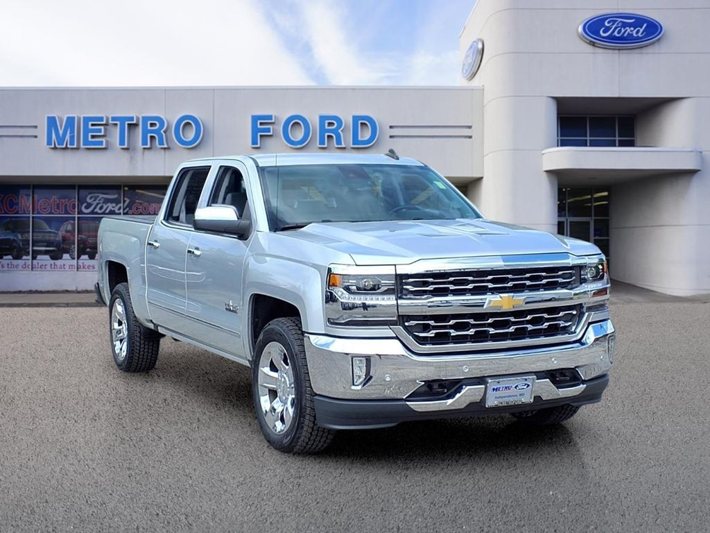Silver Ice Metallic 2016 Chevrolet Silverado 1500 Pickup Truck 4X2 6-Speed Automatic Overdrive