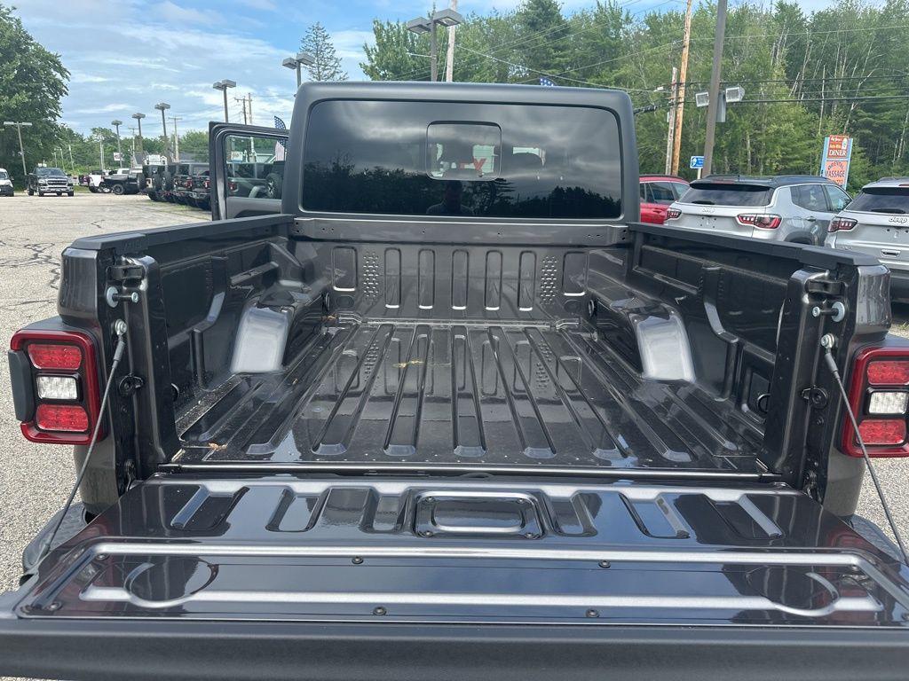 2025 Jeep Gladiator Willys photo 22