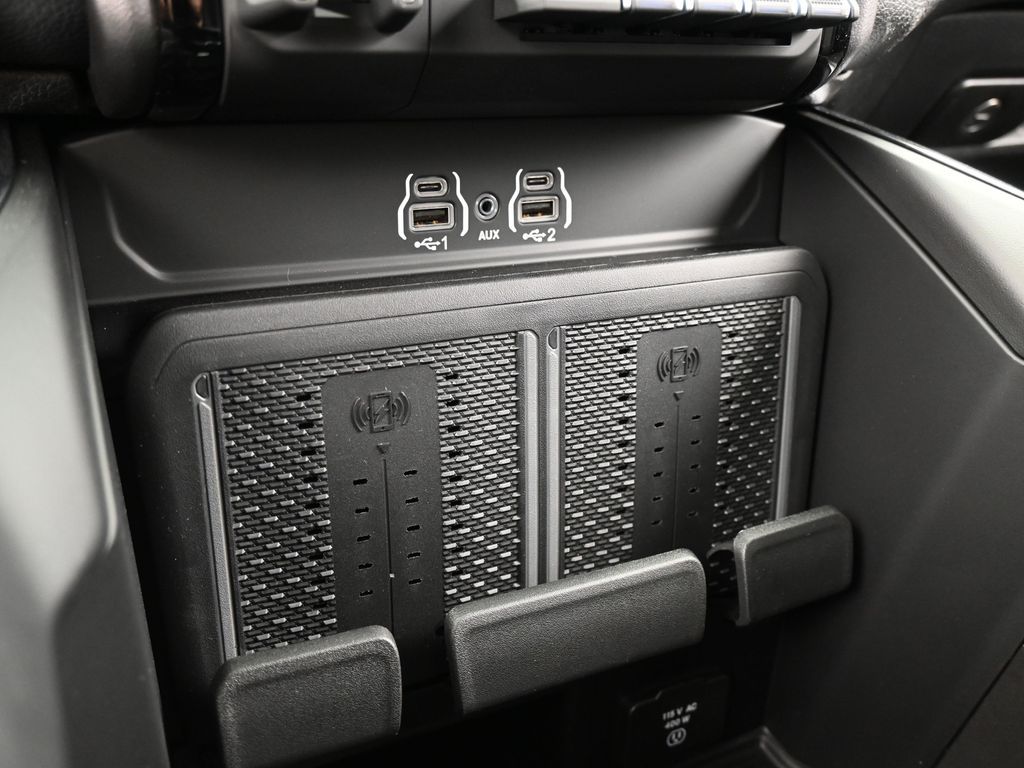 New 2026 Diamond Black Crystal Pearlcoat Ram Laramie image 25