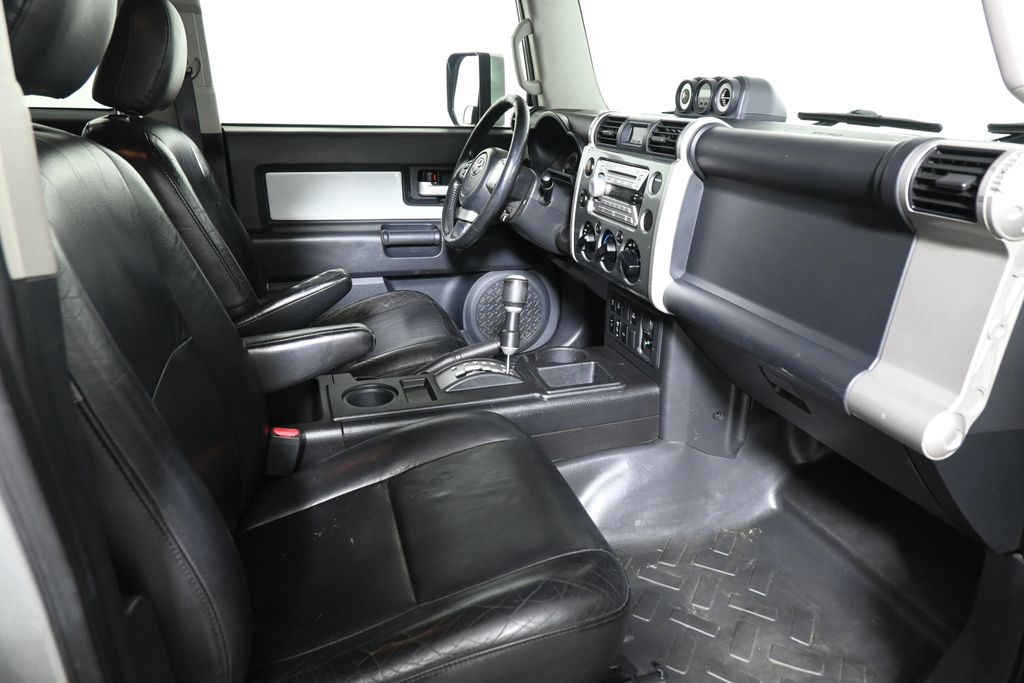 2009 Toyota FJ Cruiser Base 24