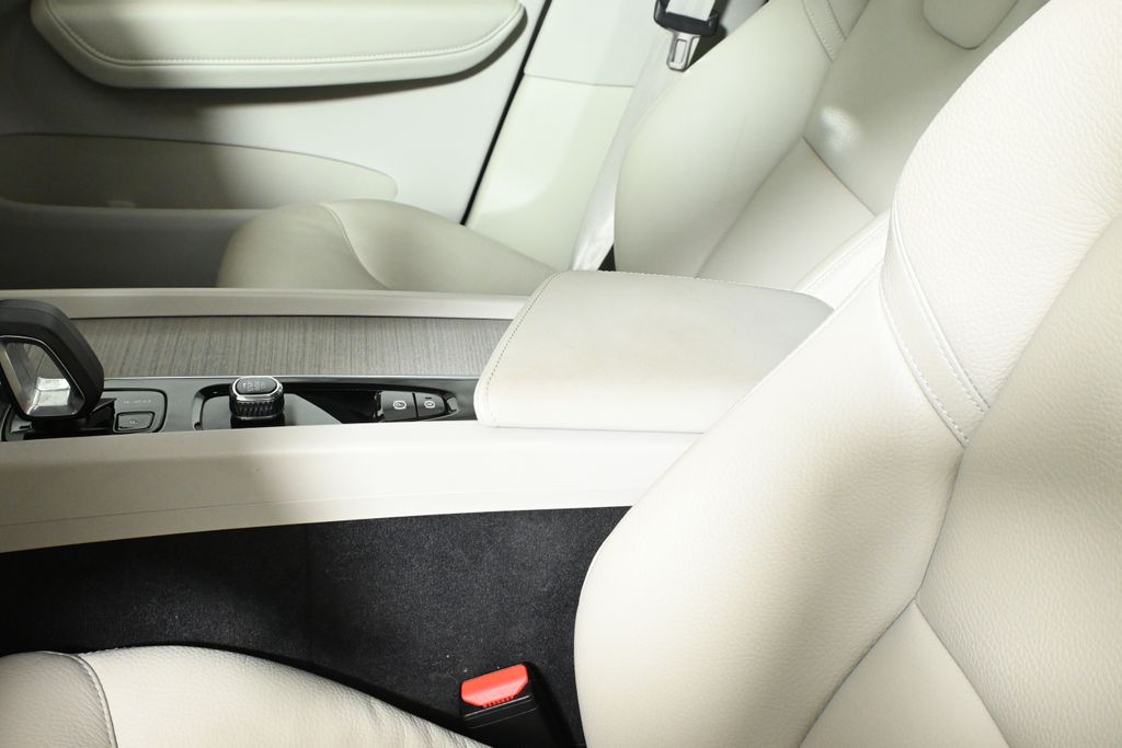 Thumbnail: 2023 Volvo XC60 - 27