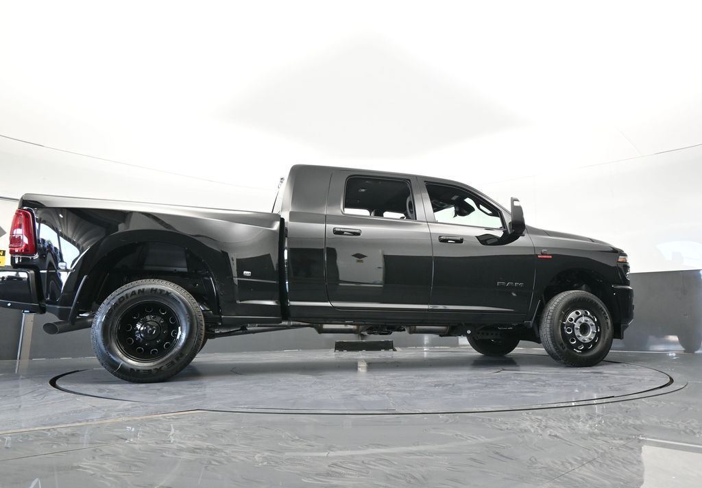 New 2026 Diamond Black Crystal Pearlcoat Ram Laramie image 68