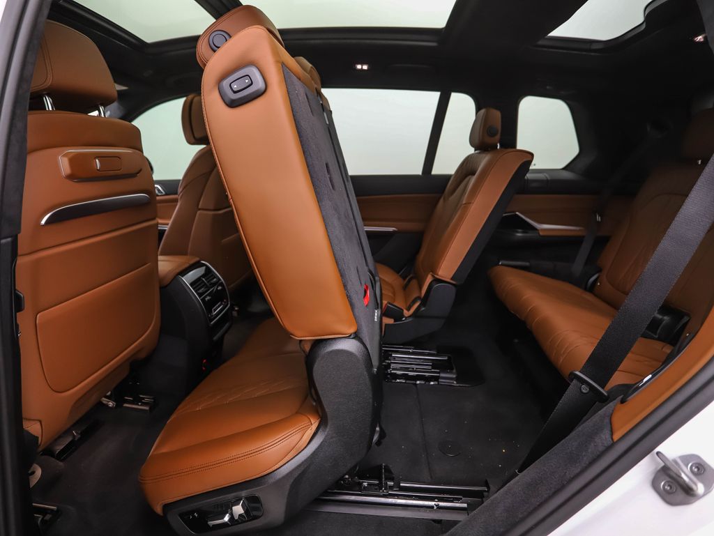 Thumbnail: 2026 BMW X7 - 25