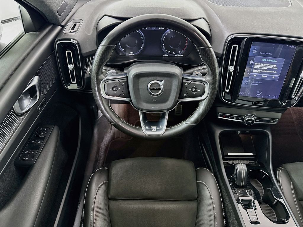 Thumbnail: 2019 Volvo XC40 - 10
