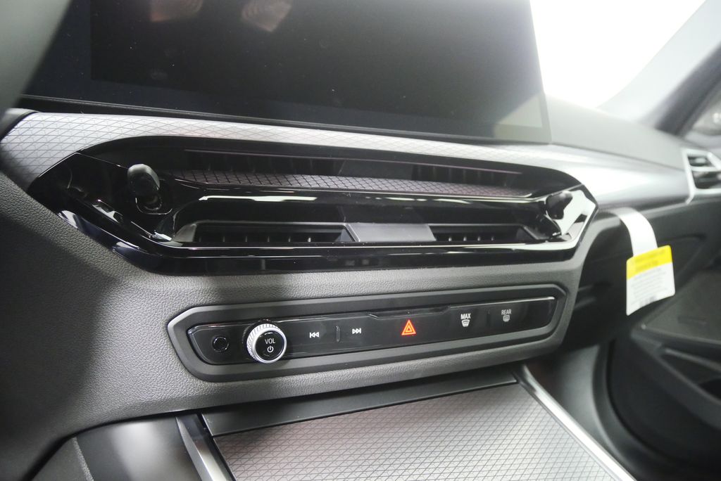 Thumbnail: 2026 BMW 3 Series - 21