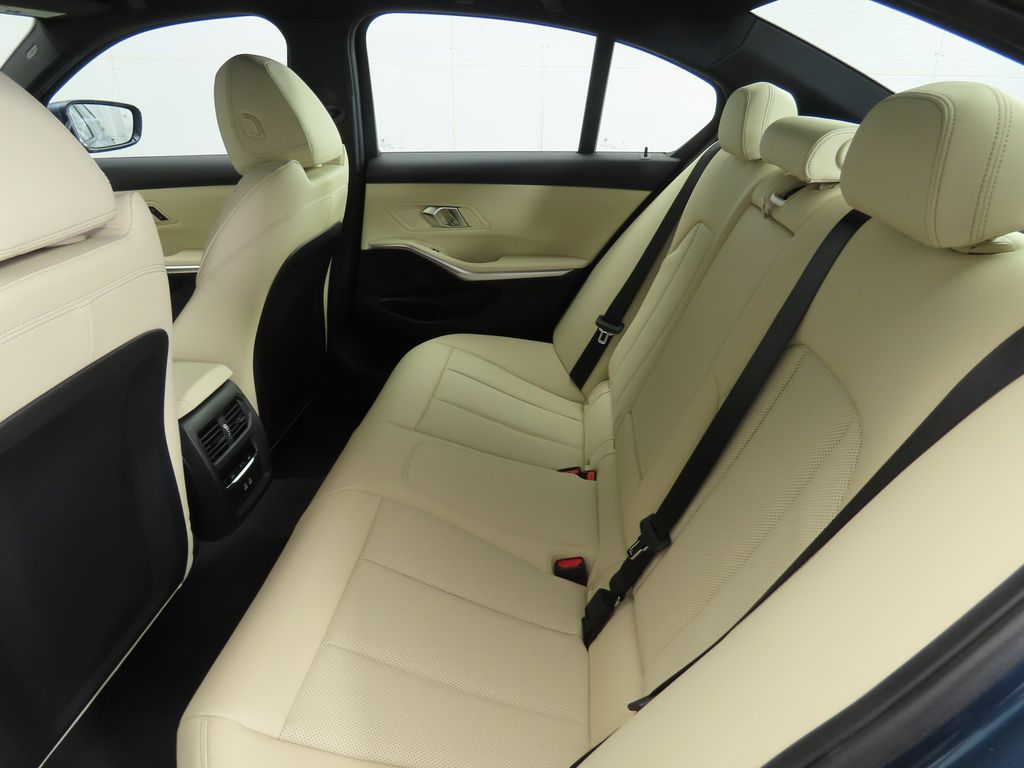 Thumbnail: 2026 BMW 3 Series - 20