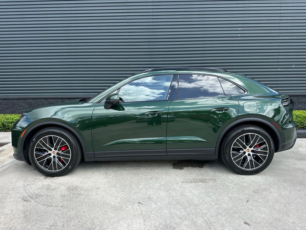 Thumbnail: 2025 Porsche Macan - 2