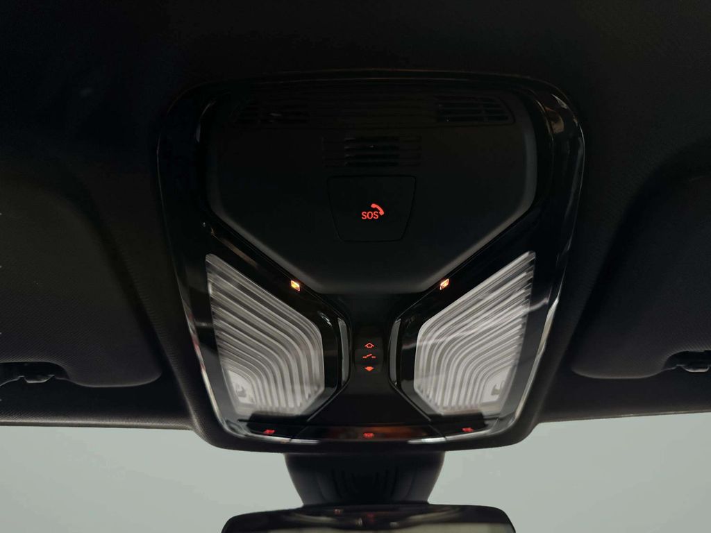 Used 2022 Black BMW xDrive40i image 20