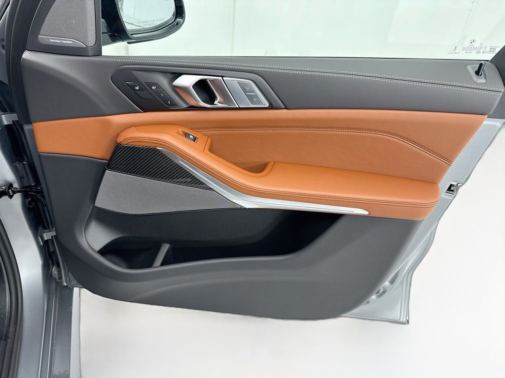 Thumbnail: 2027 BMW X7 - 25